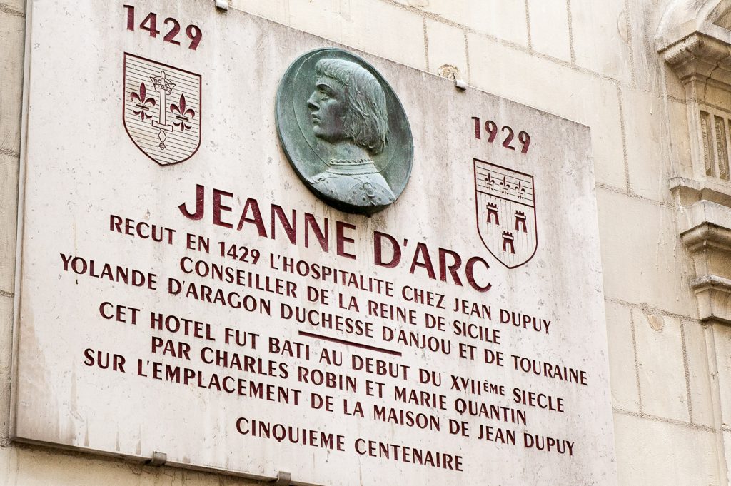 Jeanne d'Arc quintencenary plaque at Chinon
