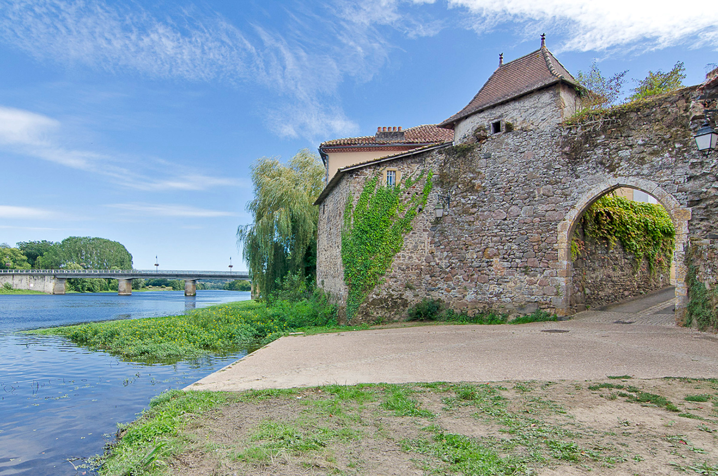 Availles-Limouzine: Riverside Calm on the Edge of the Charente