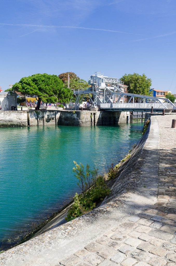 La Gabut's antique lifting bridge La Rochelle