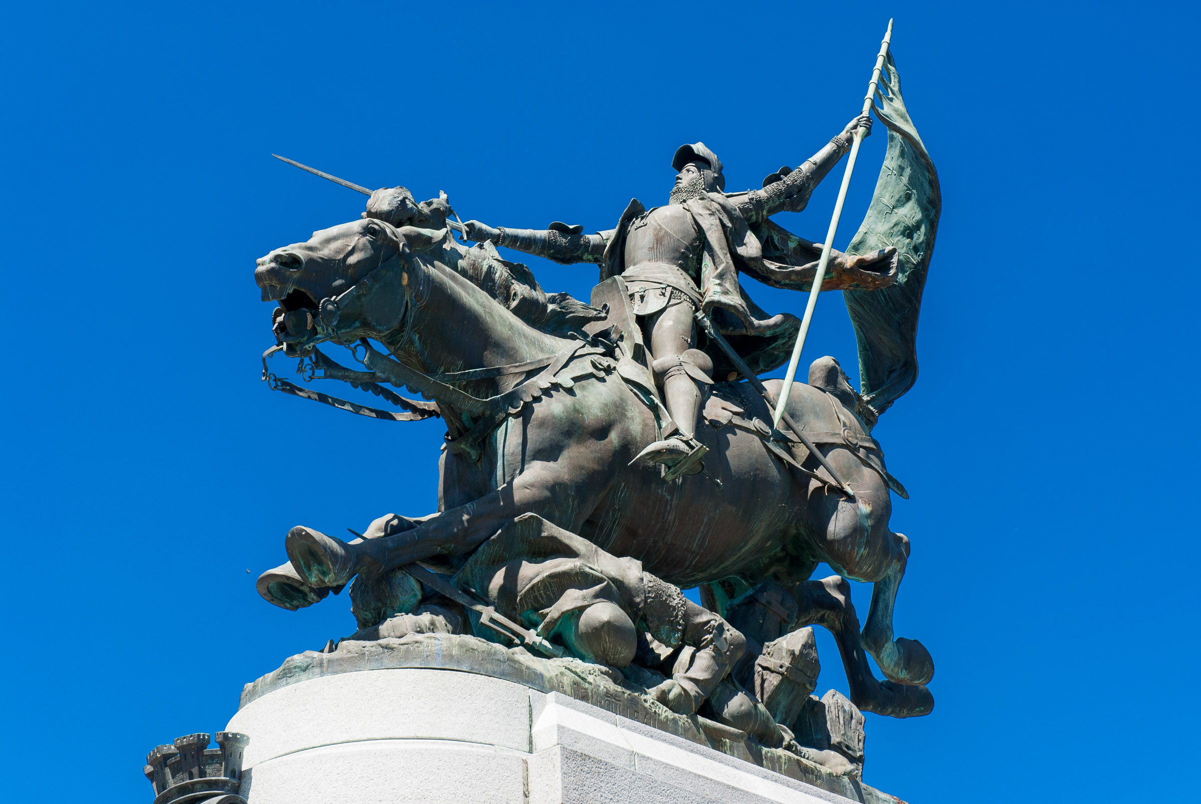jeanne-d’arc-chinon-france Statue of Jeanne d'Arc at Chinon