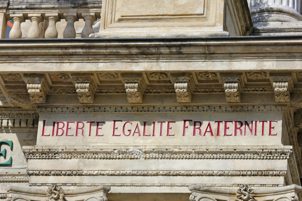 "LIBERTÉ ÉGALITÉ FRATERNITÉ" inscription