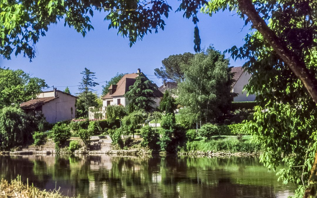 Le Bugue: Riverside Market Town on the Vézère